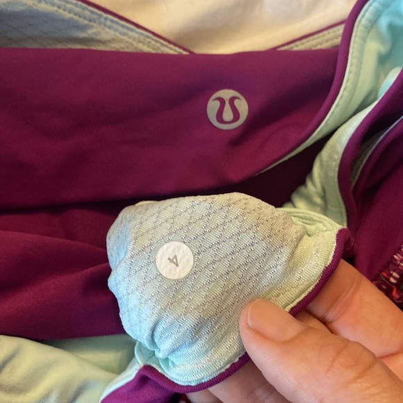 Size 4 lululemon pleat to street skort - Picture 4 of 4